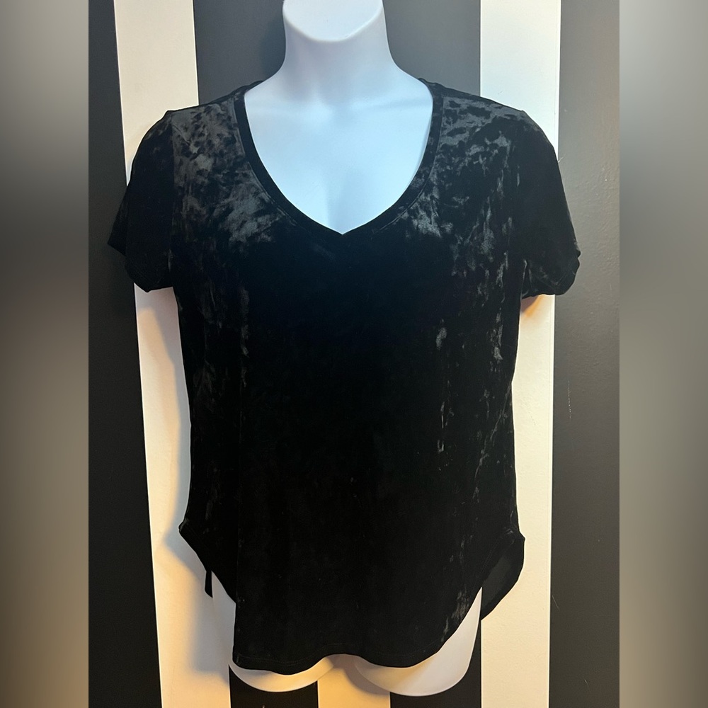 New York & Company Black Velvet Short Sleeve Top with Hi-Lo Hem; SZ Large